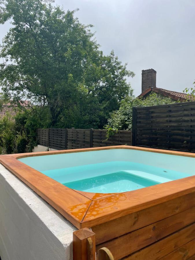 Beautiful Cottage With Private Plunge Pool/Hot Tub - 40 Mins From Puy Du Fou La Chapelle-Saint-Etienne Exteriör bild